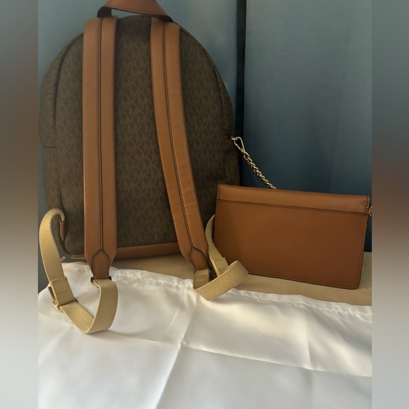 NWT Authentic Michael Kors Large Backpack with Wallet/Chain With Dustbag - Picture 2 of 9